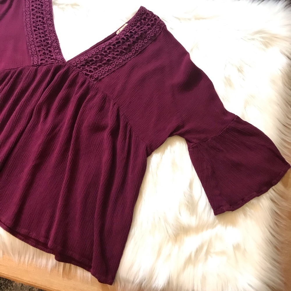 Lily White V Neck Wine Bell Sleeve Shirt Sz M
